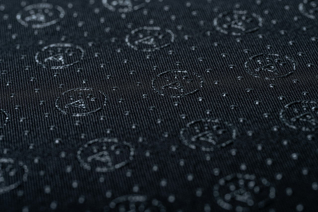 Allpets-Matte, rutschfest, für Haustiere, schwarz, strukturiert, hochwertig & strapazierfähig, mit Logo, ideal für Tierbedarf.