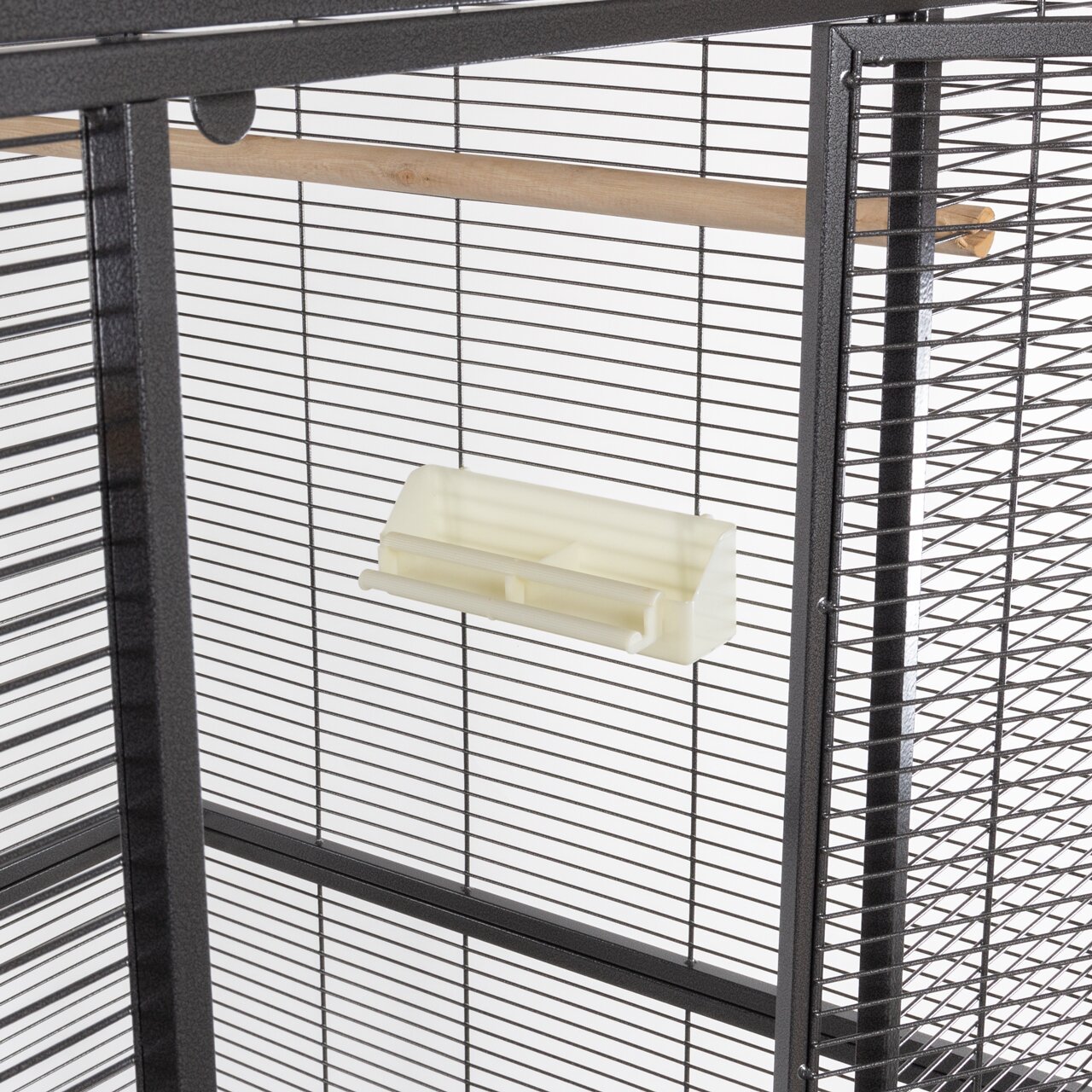 Futternapf von Montana für Vögel, aus Kunststoff, beige, platzsparend am Gitter montierbar, passend für Montana-Vogelkäfige.