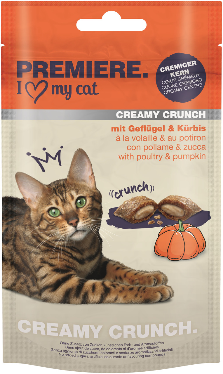 Das Bild zeigt die Verpackung des Katzenfutters "PREMIERE I love my cat Creamy Crunch" mit Geflügel und Kürbis. Zielgruppe sind Katzen. Die Verpackung hebt den cremigen Kern der Snacks hervor und zeigt eine Bengal-Katze sowie eine Illustration der Snacks 