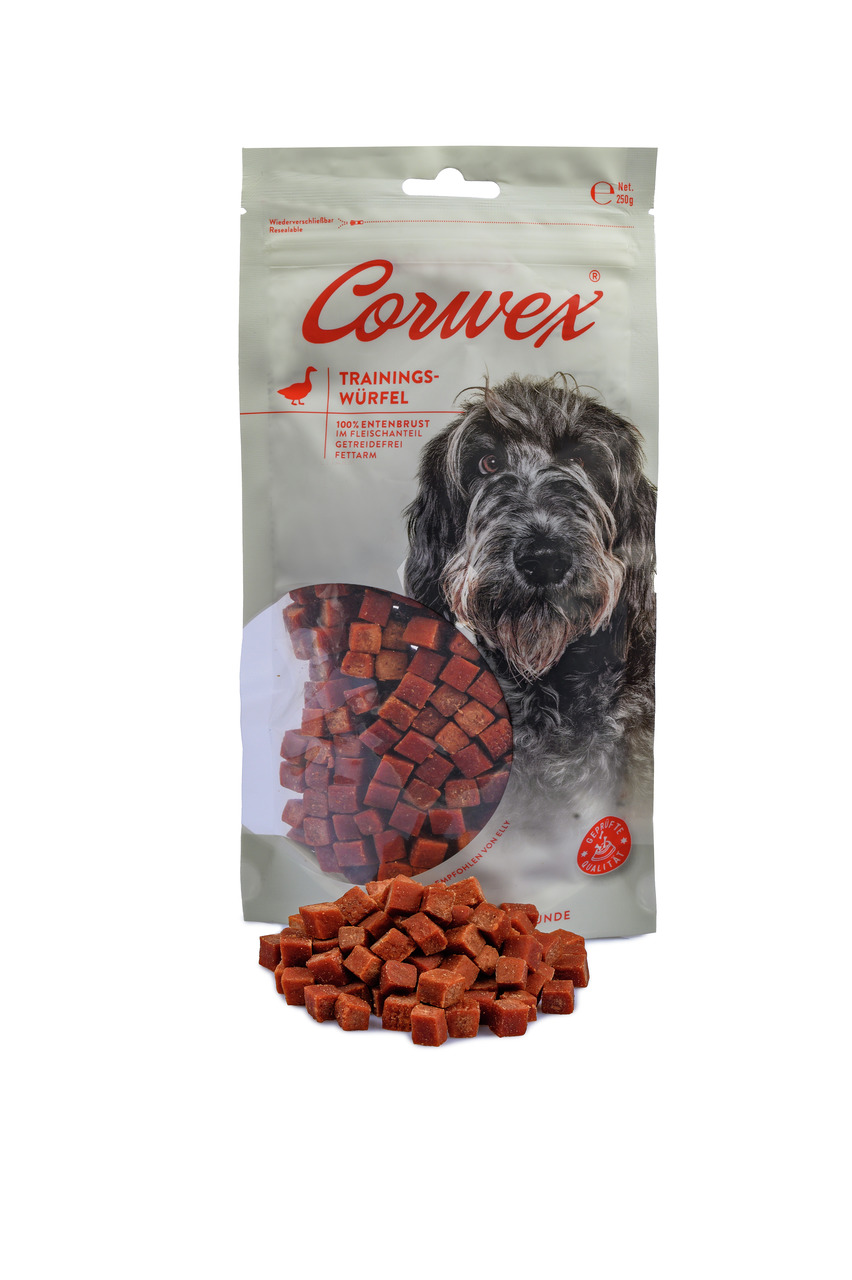 Das Bild zeigt eine Verpackung der Marke Corwex mit der Aufschrift „Trainings-Würfel“. Es handelt sich um Hundesnacks aus 100 % Entenbrust, getreidefrei und fettarm. Die Zielgruppe sind Hunde. Vor der Verpackung liegt eine Portion der Würfel. Nettogewicht