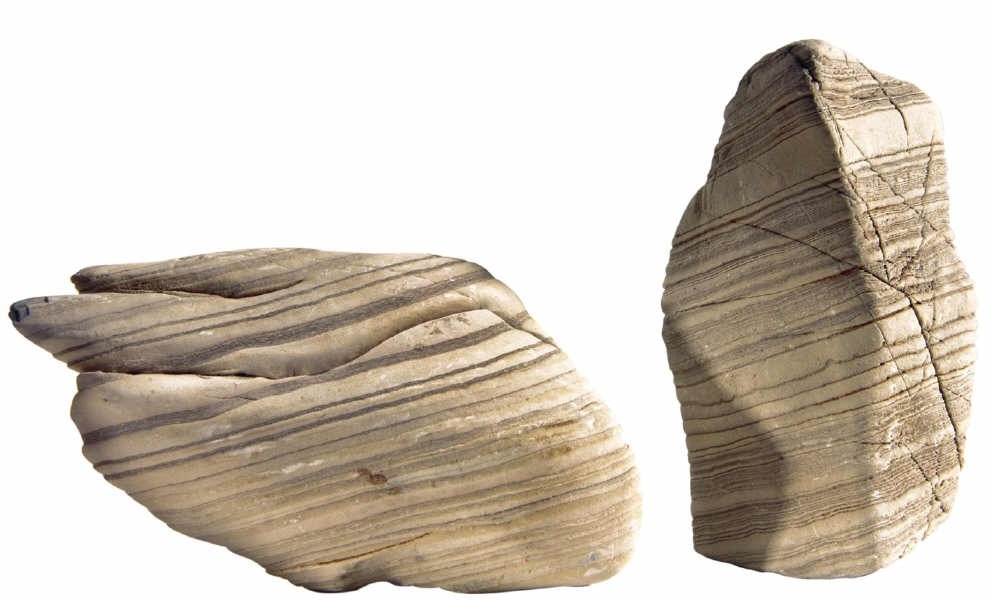 Aquadeco Steine, beige mit Streifen, für Aquarien, naturnahe Gestaltung, 2 Stk., variierende Form & Größe, ideal für Aquarienfans.