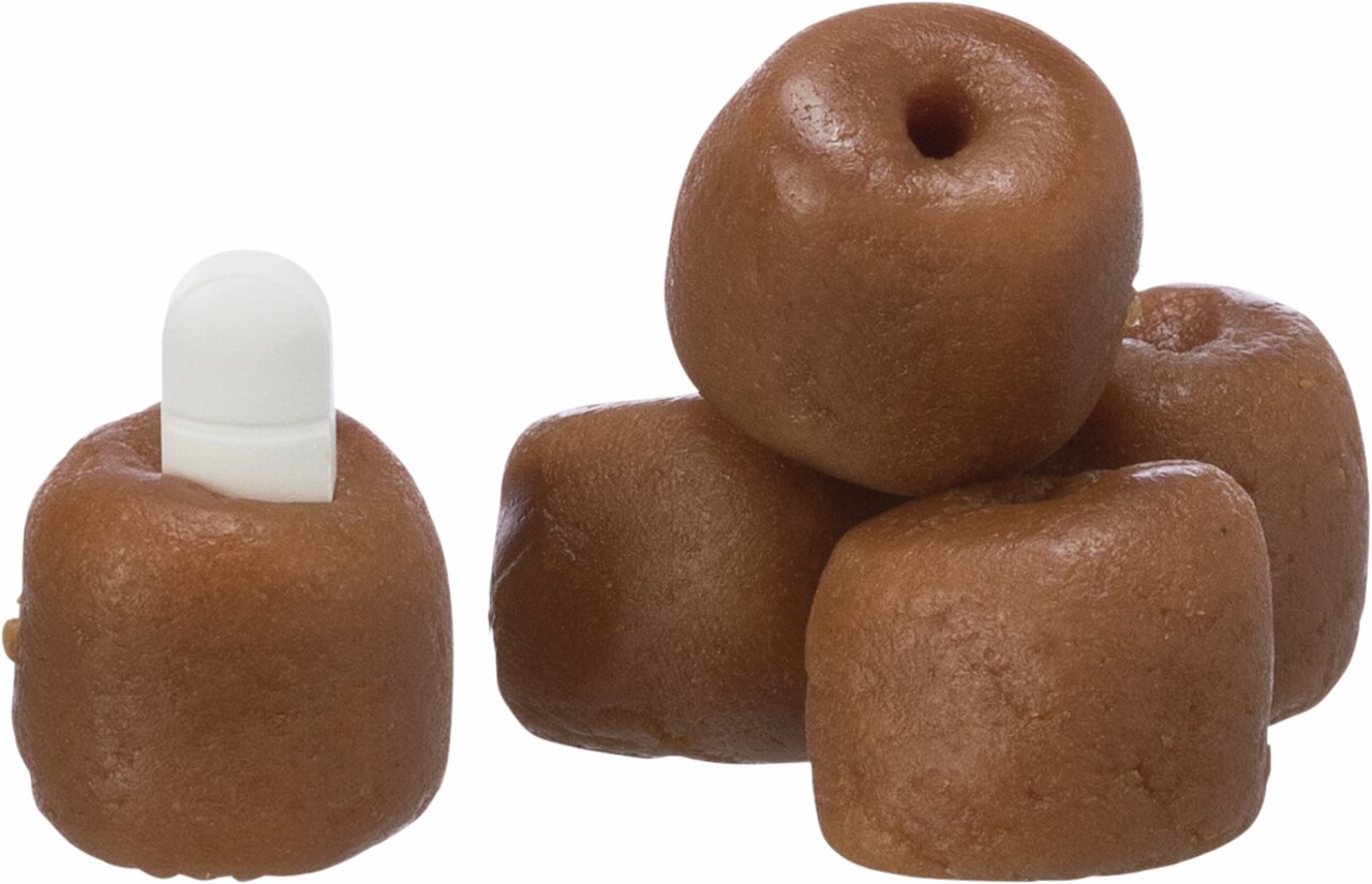 Braune TRIXIE Premio Pillen-Loader für Hunde, ideal zur Verabreichung von Tabletten, Geschmacksrichtung Huhn, Packungsinhalt erkennbar.