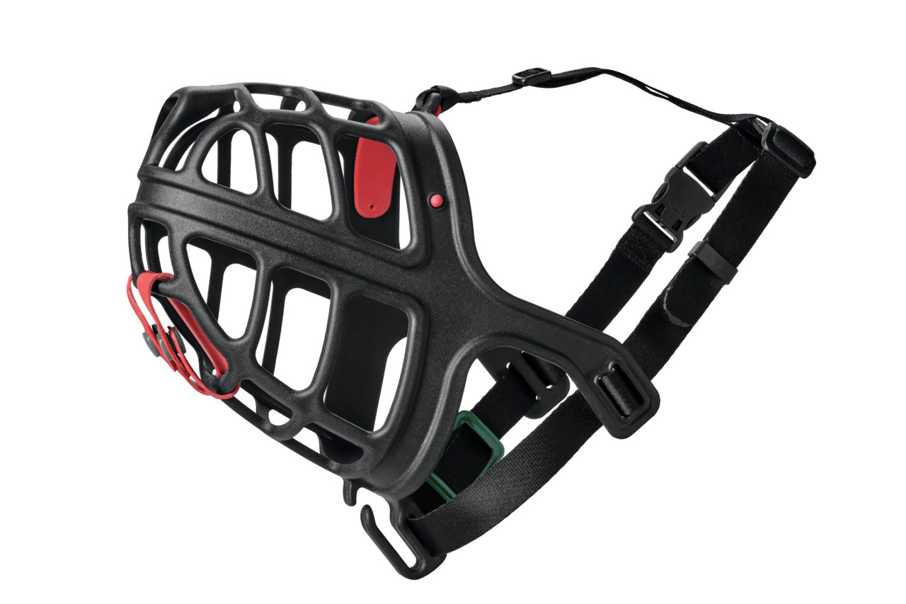 Das Bild zeigt den HUNTER Maulkorb Muzzle Safe in Schwarz mit roten und grünen Akzenten. Der ergonomisch geformte Maulkorb aus robustem Kunststoff ist für Hunde geeignet und bietet hohen Tragekomfort. Verstellbare Nylonriemen sorgen für sicheren Halt. Ide