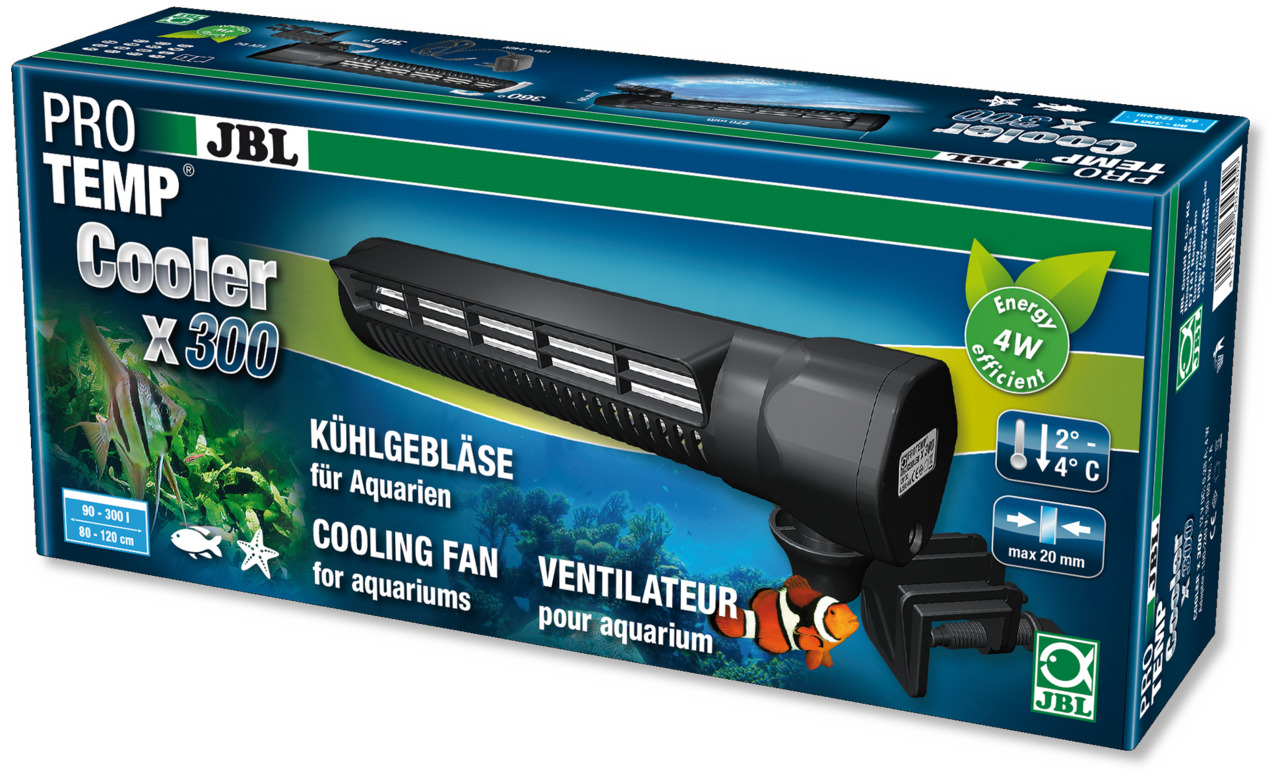 Das Bild zeigt das JBL ProTemp Cooler x300, ein Kühlgebläse für Aquarien. Es richtet sich an Aquarienbesitzer mit Becken von 90 bis 300 Litern und einer Länge von 80 bis 120 cm. Das Gerät reduziert die Wassertemperatur um 2 bis 4 °C, ist energieeffizient 