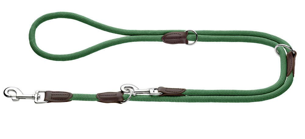 Grüne Hundeleine der Marke HUNTER aus robustem, geflochtenem Nylon mit braunen Lederapplikationen und silberfarbenen Metallkarabinern. Geeignet für Hunde aller Größen. Die Leine ist verstellbar und bietet hohe Stabilität sowie Komfort. Ideal für Spaziergä