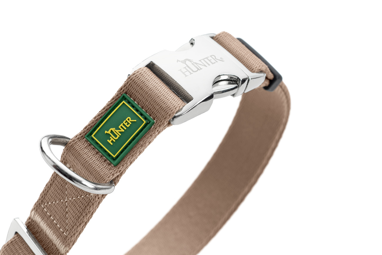 HUNTER Hundehalsband, beige, Nylon, Metallverschluss, grünes Logo, Komfort & Sicherheit, ideal tägl. Gebrauch.