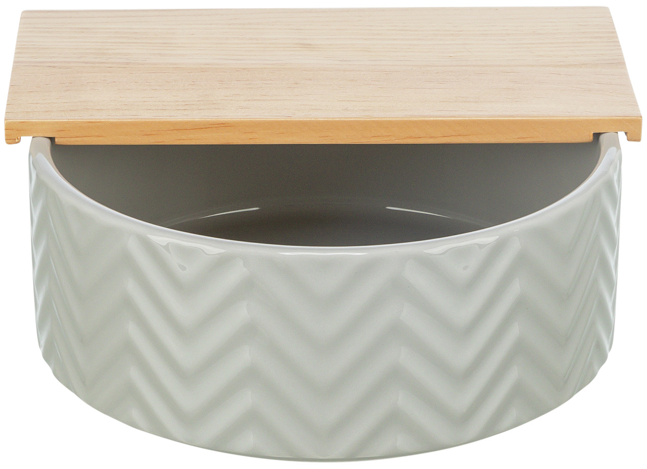 Keramiknapf von TRIXIE mit Holzdeckel, ideal für Haustiere wie Hunde oder Katzen. Der Napf hat ein modernes Zickzack-Design in Grau und besteht aus hochwertiger Keramik. Der Deckel aus Holz schützt Futter vor Verunreinigungen. Perfekt für Trocken- oder Na
