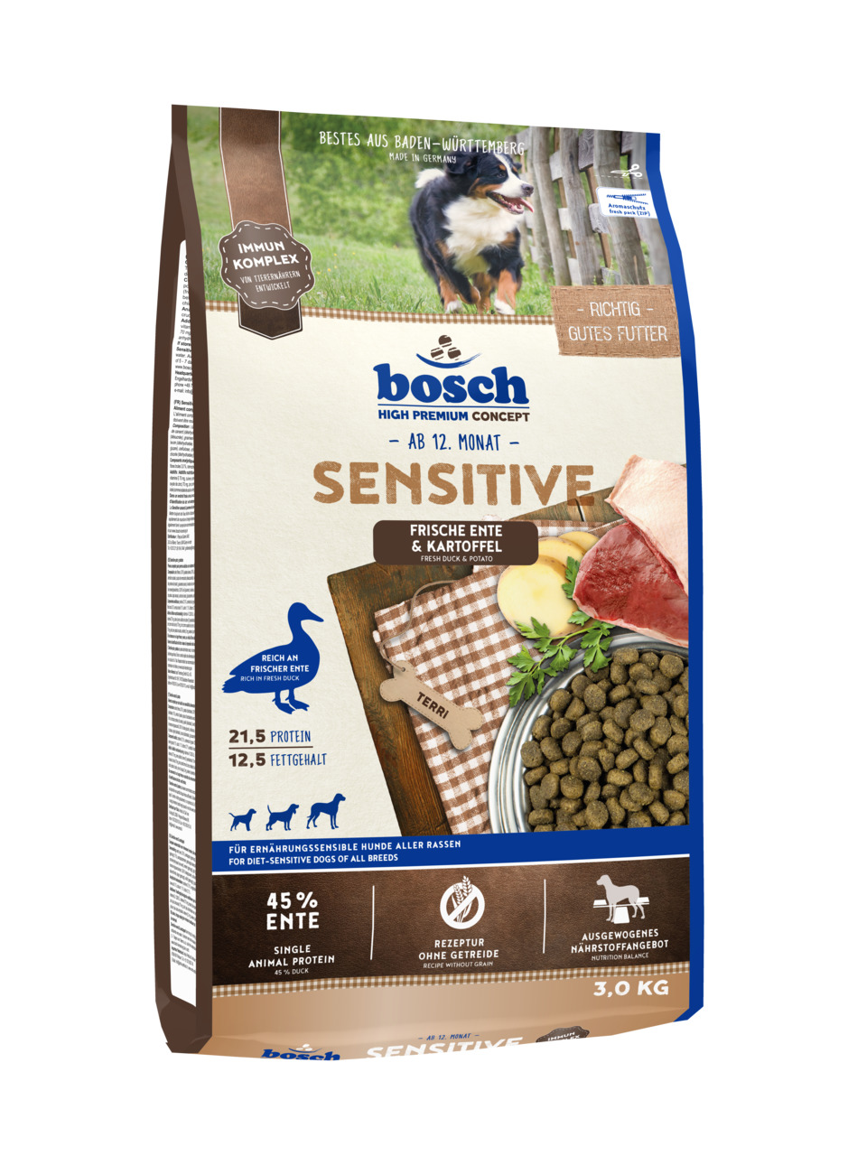 Das Bild zeigt eine 3-kg-Packung des Hundefutters „bosch High Premium Concept Sensitive“ mit frischer Ente und Kartoffel. Es ist speziell für ernährungssensible Hunde aller Rassen ab dem 12. Monat geeignet. Die Rezeptur ist getreidefrei, enthält 45 % Ente