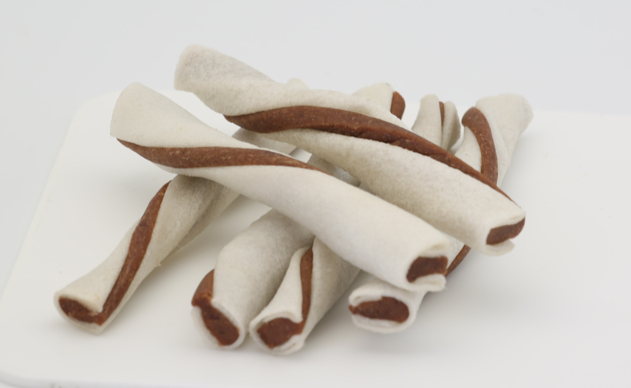 Corwex Kauknochen, Hunde, Rinderhaut m. Fleischstreifen, Zahnpflege, mittelgr.-große Hunde, 200 g.