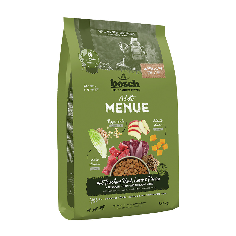 Das Bild zeigt eine grüne Verpackung des Hundefutters „bosch Adult Menue“ der Marke bosch Tiernahrung. Es handelt sich um ein Alleinfuttermittel für ausgewachsene Hunde. Die Geschmacksrichtung ist frisches Rind, Leber und Pansen mit Tierwohl-Huhn und Tier
