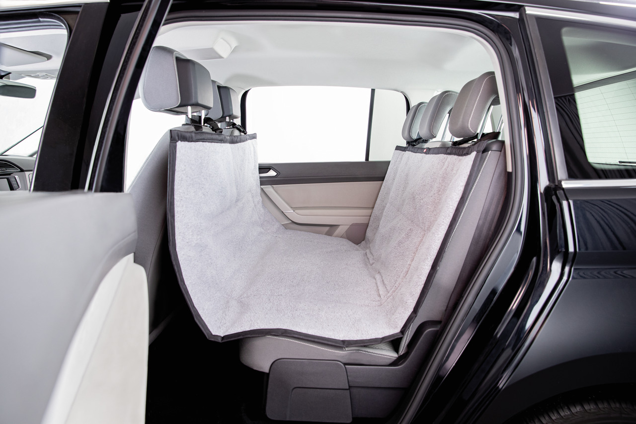 TRIXIE Autoschondecke für Hunde, hellgrau, Schutz der Rückbank, wasserabweisend, robust, gegen Schmutz, Haare & Feuchtigkeit.