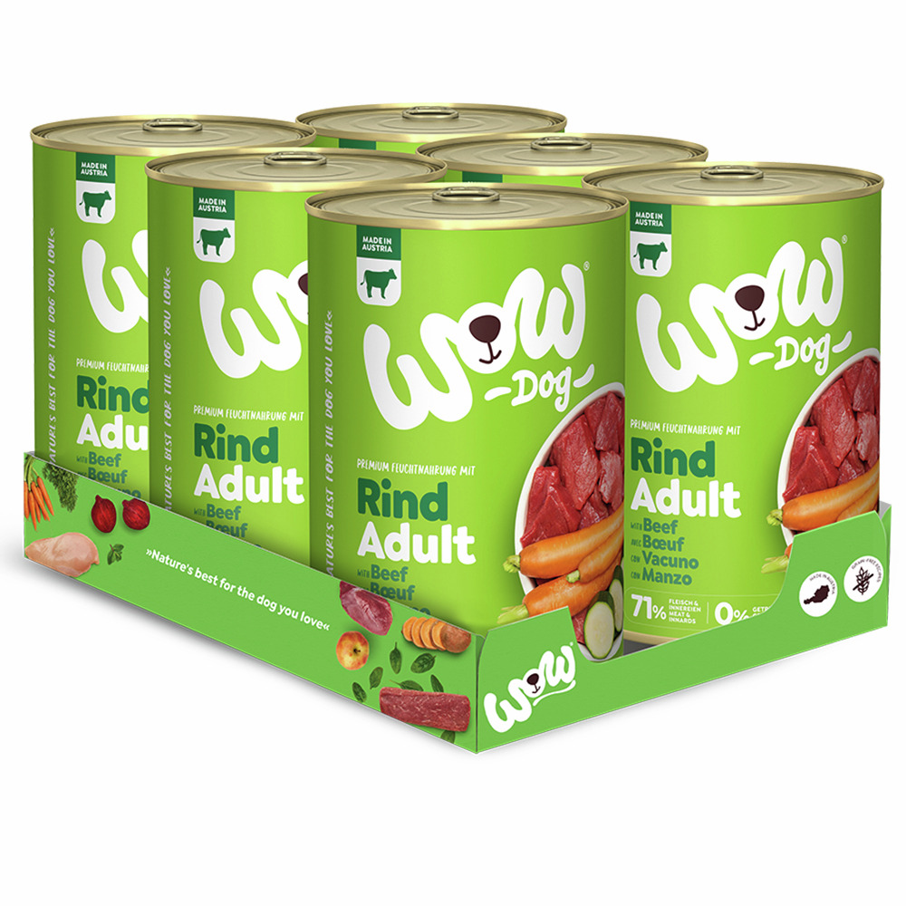 Sechs grüne Dosen des Hundefutters „WOW DOG Rind Adult“ in einer Verpackungseinheit. Geeignet für ausgewachsene Hunde, Geschmacksrichtung Rind. Enthält 71 % Fleischanteil, ohne künstliche Zusätze. Verpackung zeigt Karotten, Zucchini und Äpfel. Hergestellt