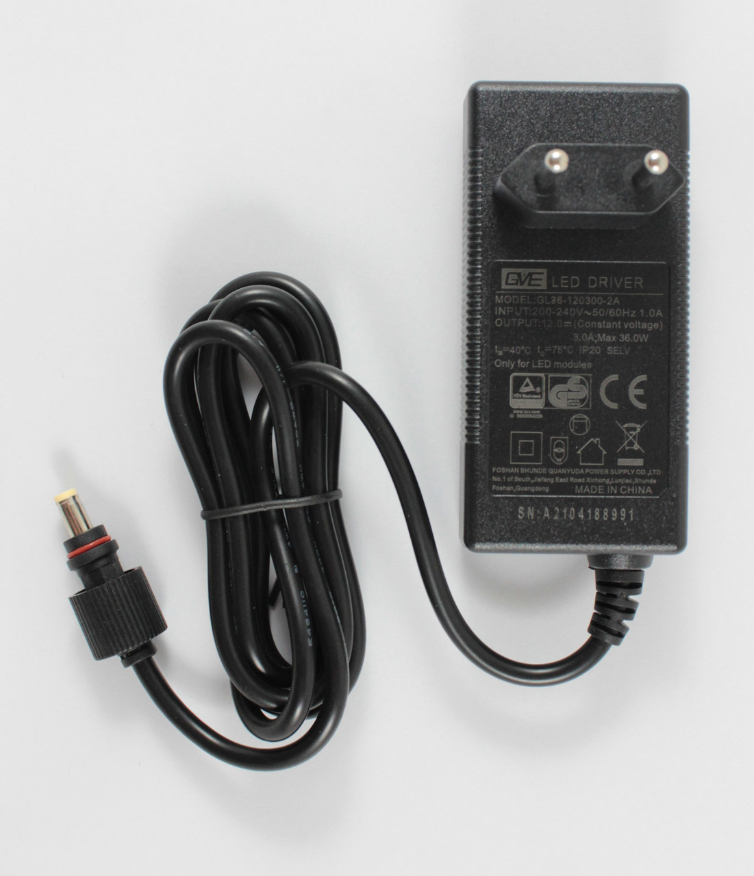 GVE LED-Netzteil GL26-120300-2A, EU-Stecker, 12V-3A, 200-240V Eingang, langes Kabel, runder Anschlussstecker.