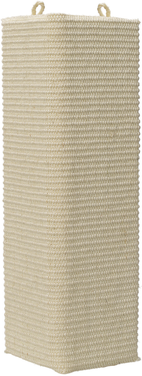 Das Bild zeigt den AniOne Kratzstamm für Katzen, geeignet für alle Katzenrassen. Der rechteckige Kratzstamm ist mit robustem Sisal umwickelt und in einer natürlichen, beigen Farbe gehalten. Oben befinden sich zwei Schlaufen zur Befestigung. Ideal zur Kral
