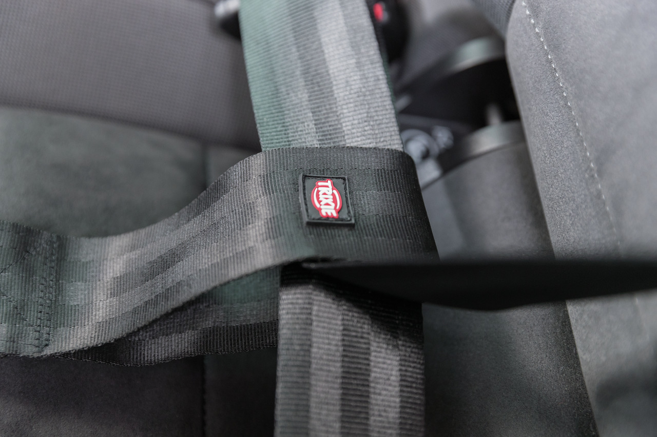 TRIXIE Sicherheitsgurt für Hunde, Auto, schwarz, Nylon, mit rotem Logo, für sichere Autofahrten, Unfälle vermeiden.