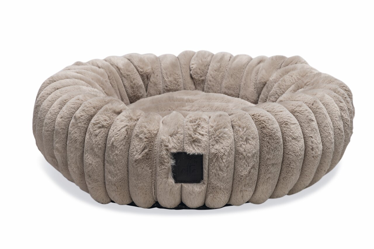 Designed by Lotte Katzenspielzeug für Katzen, Geschmacksneutral, aus Holz, fördert Spiel und Bewegung, 1 Stück abgebildet.
