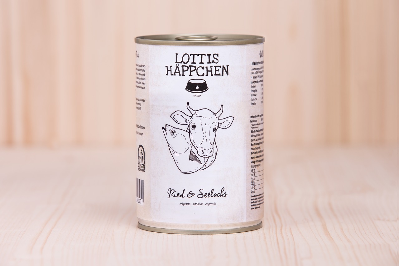 Lottis Häppchen Hunde-Tierfutter, Rind & Seelachs, „zeitgemäß – natürlich – artgerecht“, Dose mit Kuh- & Fisch-Illustration.