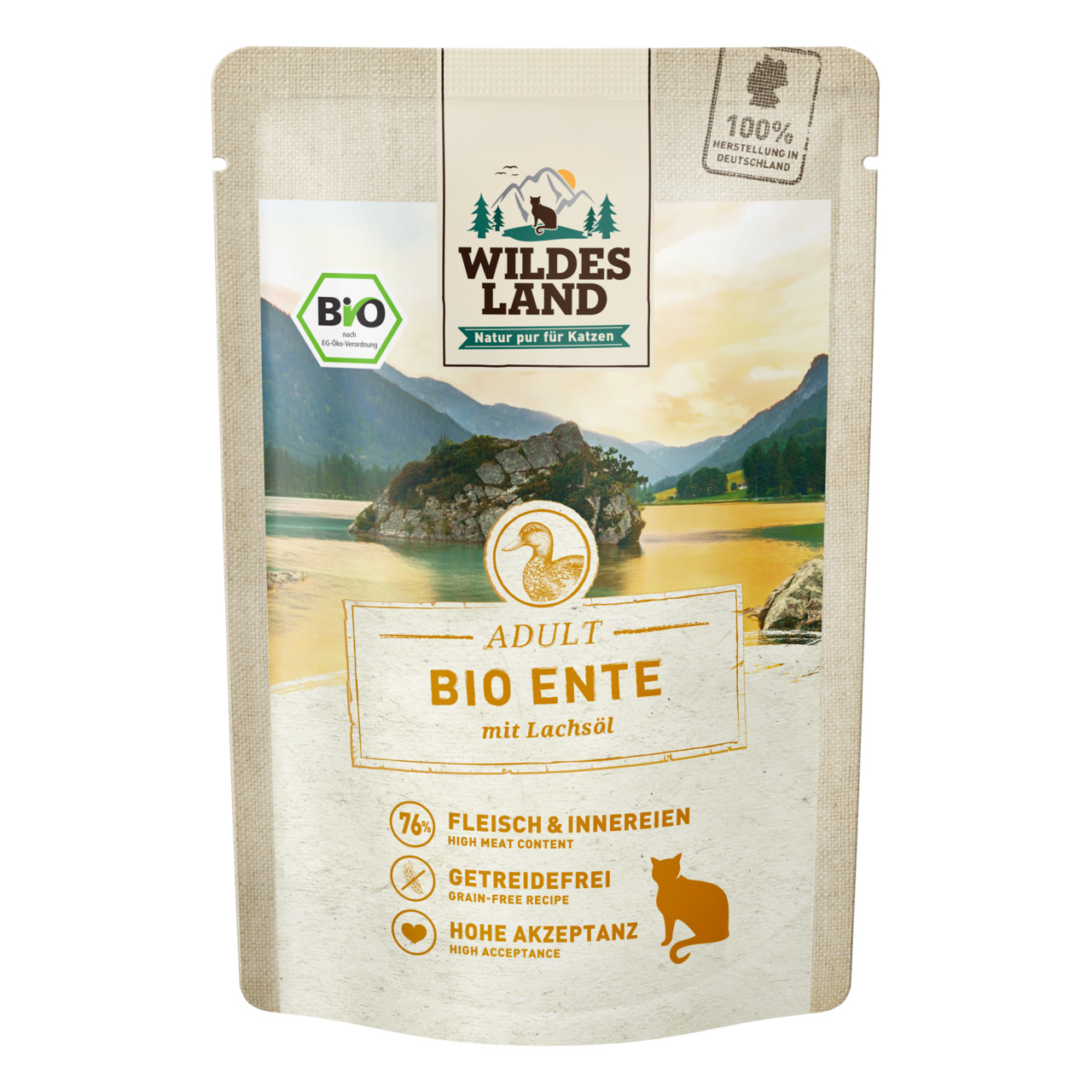 Das Bild zeigt eine Verpackung des Katzenfutters „Wildes Land Adult Bio Ente mit Lachsöl“. Die Zielgruppe sind ausgewachsene Katzen. Das Produkt ist getreidefrei, enthält 76 % Fleisch und Innereien und wird als hoch akzeptiert beworben. Es handelt sich um