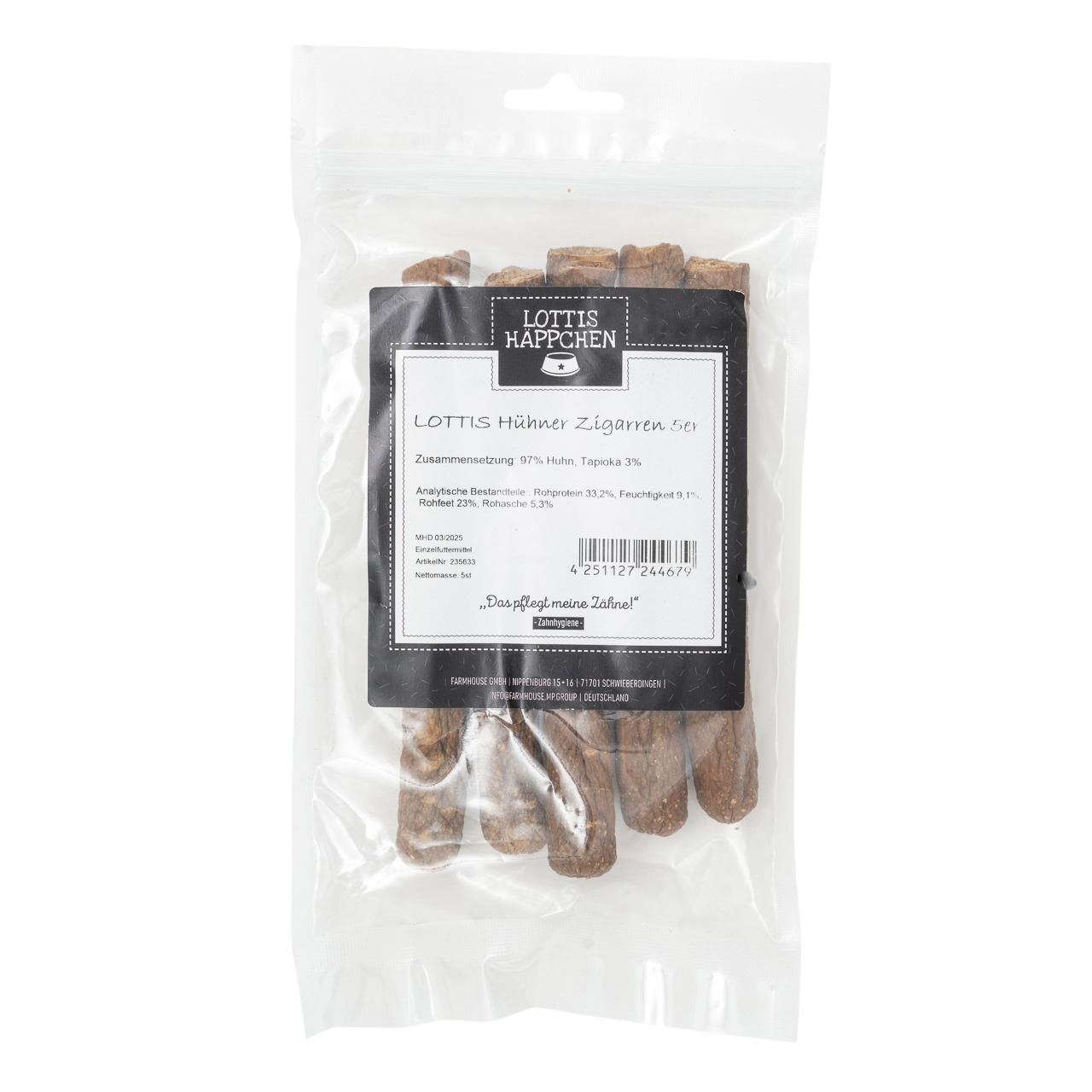 Das Bild zeigt eine transparente Verpackung mit der Aufschrift „LOTTIS HÄPPCHEN“. Enthalten sind „Hühner Zigarren“, ein Kausnack für Hunde. Die Zusammensetzung besteht aus 97 % Huhn und 3 % Tapioka. Die Packung enthält 5 Stück. Der Slogan „Das pflegt mein