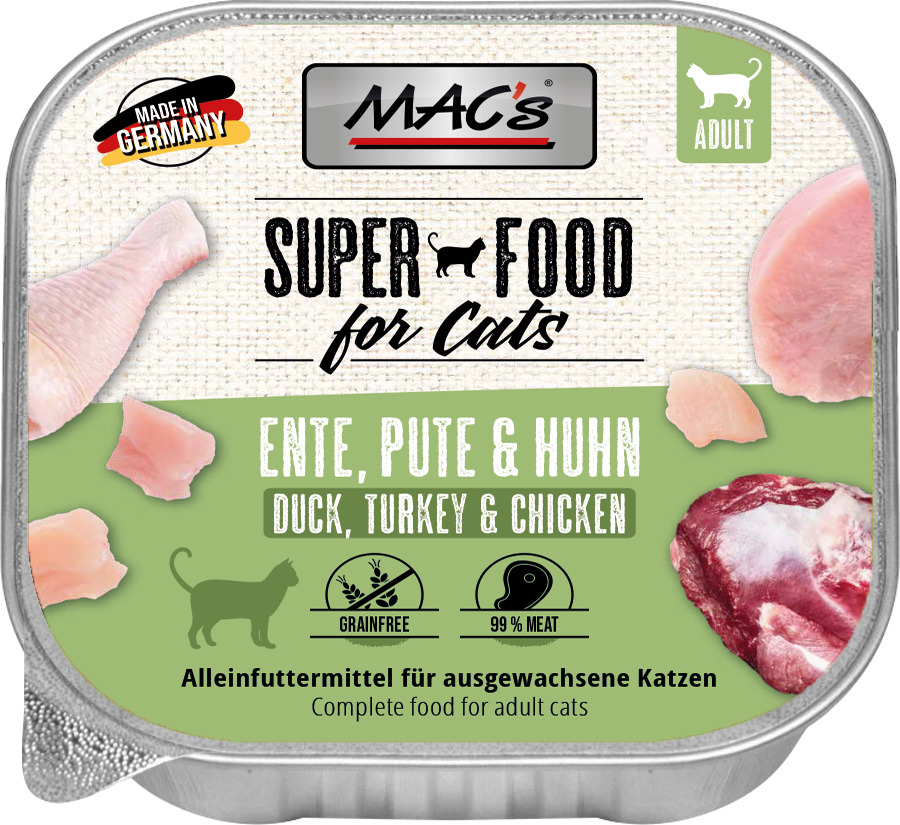 Das Bild zeigt eine Dose Katzenfutter der Marke MAC's mit der Geschmacksrichtung Ente, Pute und Huhn. Es handelt sich um ein Alleinfuttermittel für ausgewachsene Katzen. Die Verpackung betont, dass das Produkt getreidefrei ist und 99 % Fleischanteil enthä