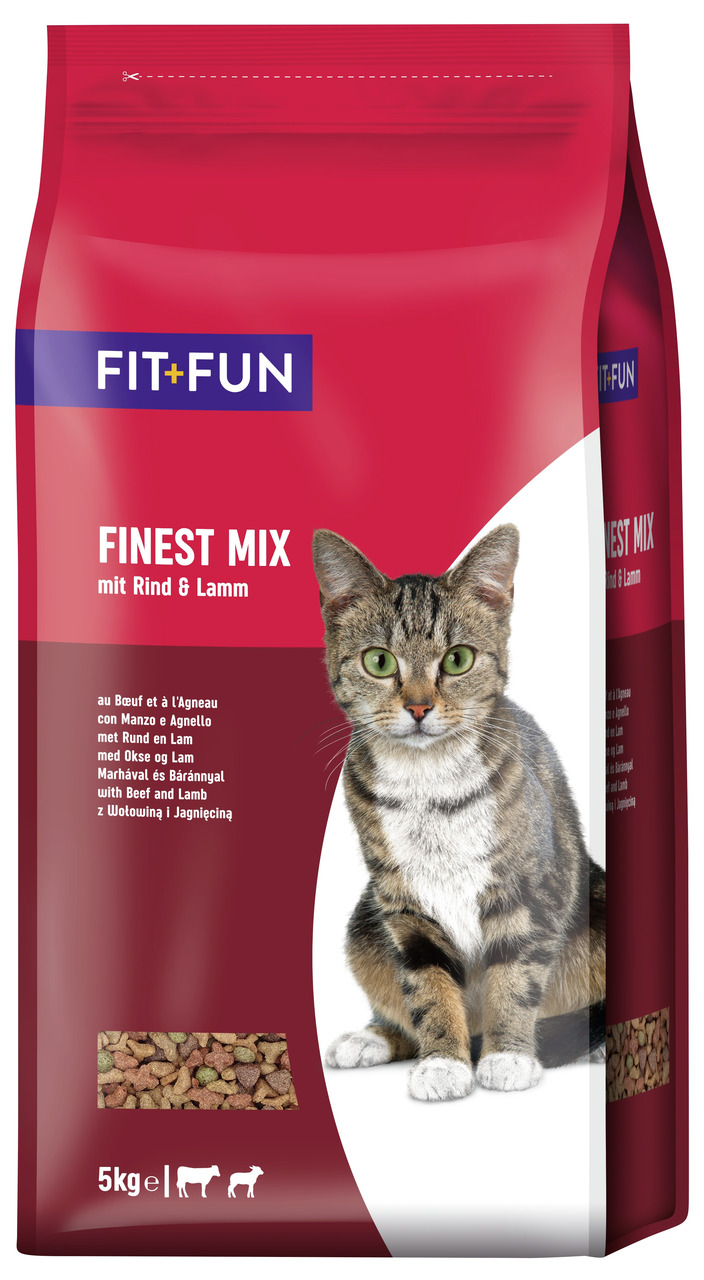 Das Bild zeigt eine rote Verpackung des Katzenfutters „fit+fun Finest Mix mit Rind & Lamm“. Die Zielgruppe sind Katzen. Die Geschmacksrichtung ist Rind und Lamm. Auf der Vorderseite ist eine Katze abgebildet, darunter sind die Kroketten sichtbar. Die Pack