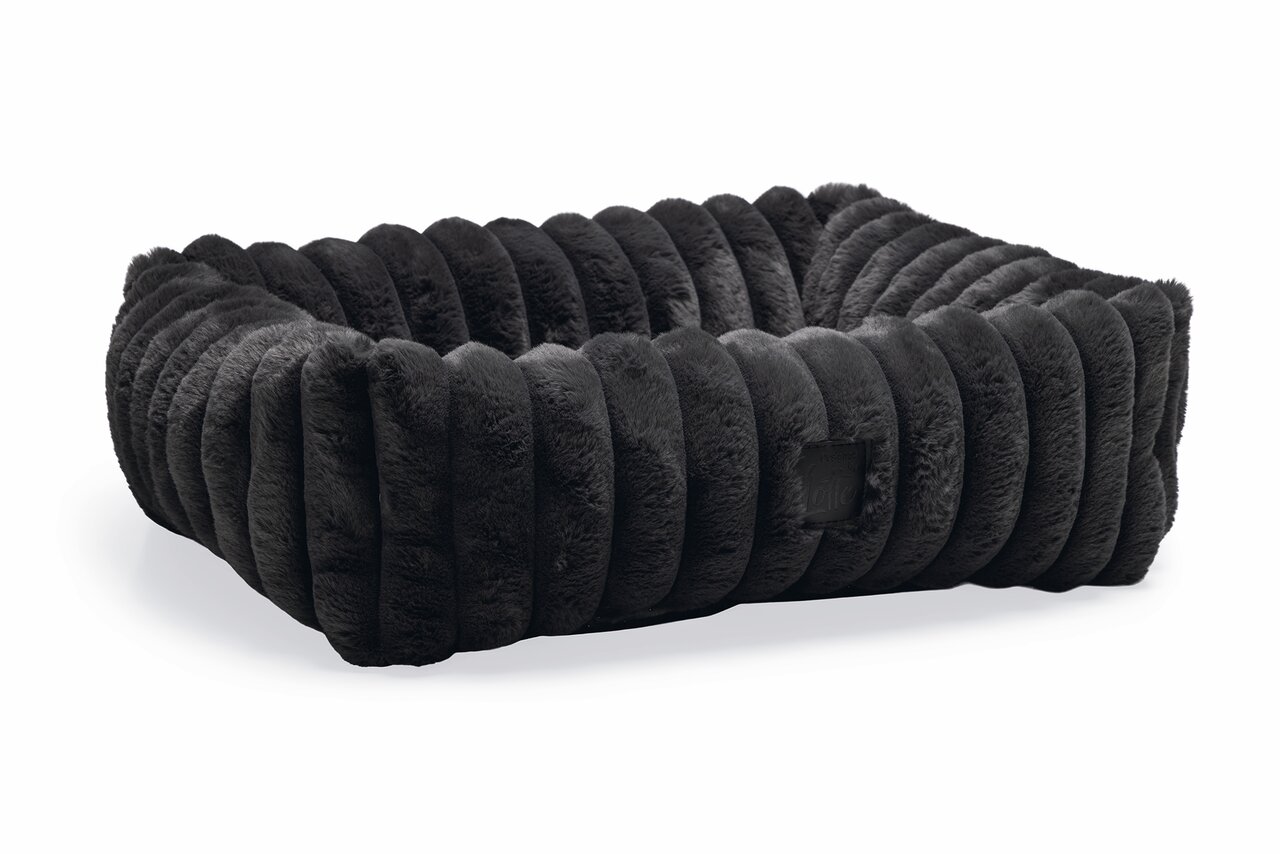 Designed by Lotte Katzenspielzeug für Katzen, naturfarben, aus Holz mit Sisalseil, langlebig und ideal zum Spielen.