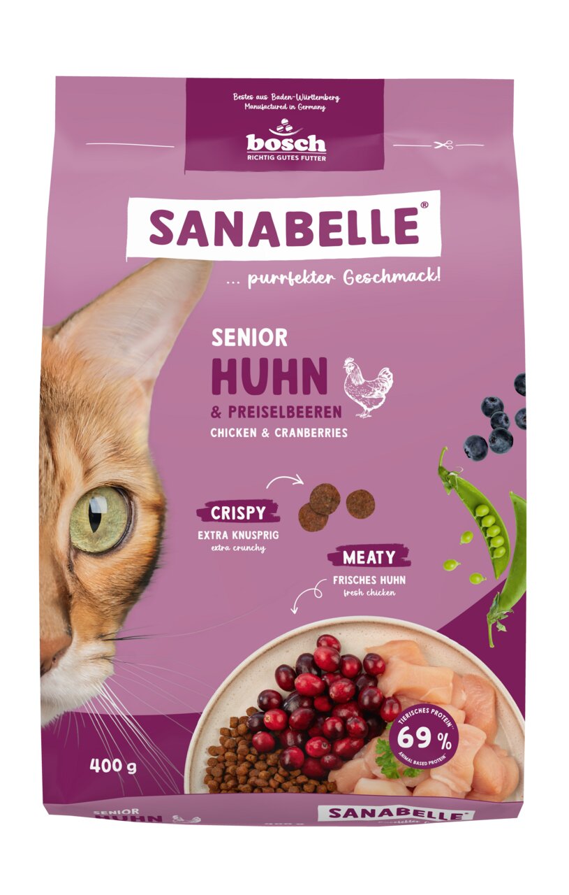 Das Bild zeigt eine 400 g Packung "Sanabelle Senior Huhn & Preiselbeeren" Katzenfutter, hergestellt von Bosch Tiernahrung. Es ist speziell für ältere Katzen entwickelt und enthält frisches Huhn (69 % tierisches Protein) sowie Preiselbeeren. Die Verpackung