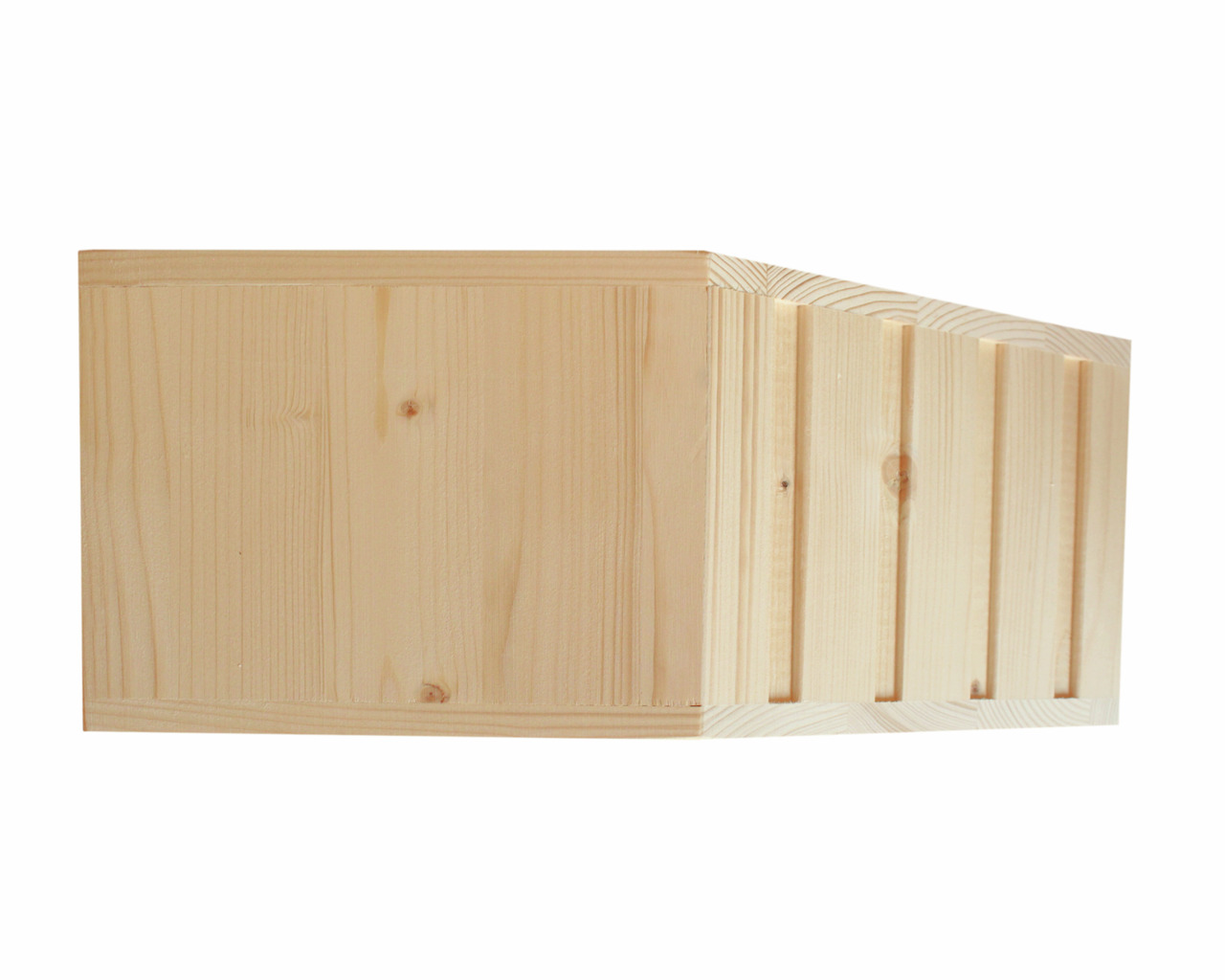 Rechteckige Holzkiste aus naturbelassenem Holz, robuste Bauweise, ideal zur Aufbewahrung-Deko, schlicht & funktional.