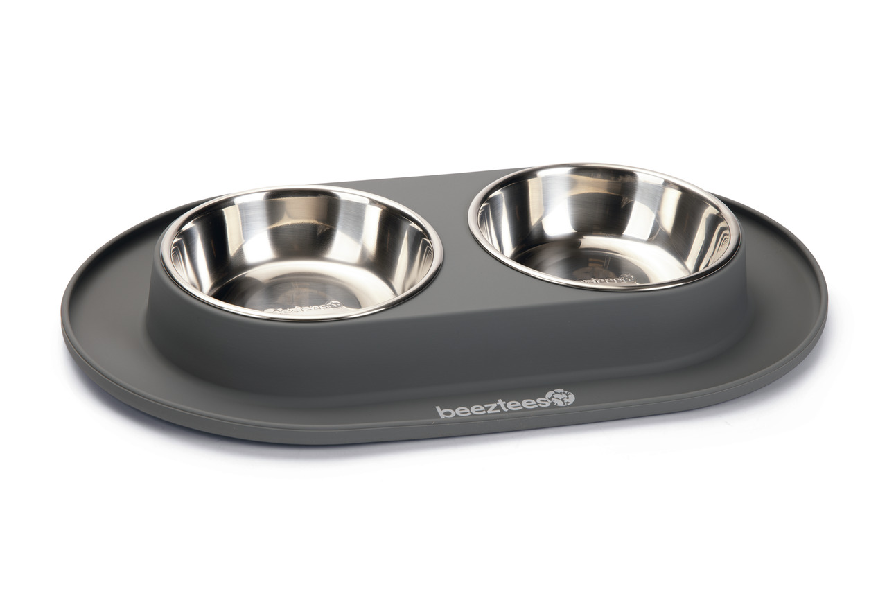 Beeztees Doppelnapf für Hunde & Katzen, 2 Edelstahlnäpfe in grauer, rutschfester Silikonunterlage, langlebig & leicht zu reinigen.