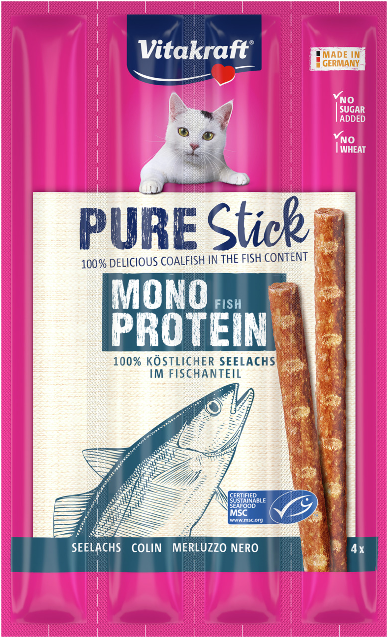 Das Bild zeigt die Verpackung des Katzenfutters „Vitakraft Pure Stick Mono Protein Fish“. Es handelt sich um Kausticks für Katzen mit 100 % köstlichem Seelachs im Fischanteil. Die Verpackung ist pink, zeigt eine weiße Katze und enthält 4 Sticks. Ohne Zuck