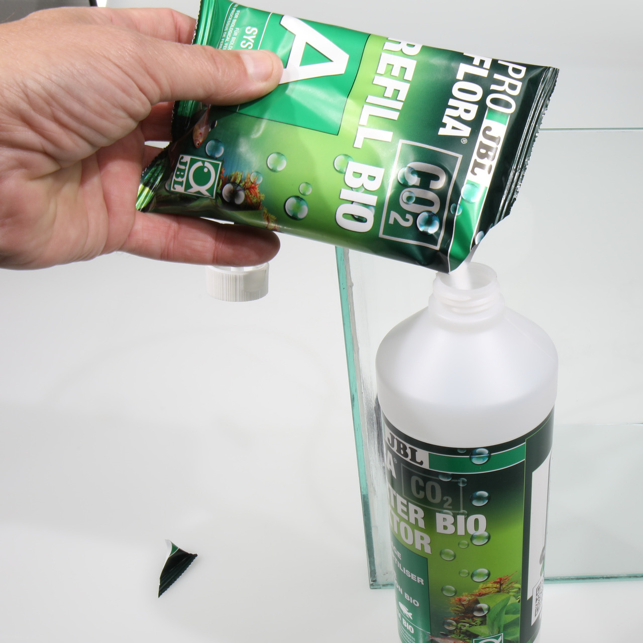 JBL ProFlora CO2 Refill Bio, für Aquarienbesitzer, CO2-Versorgung Pflanzen, einfache Anwendung, nachhaltige Nachfüllung.