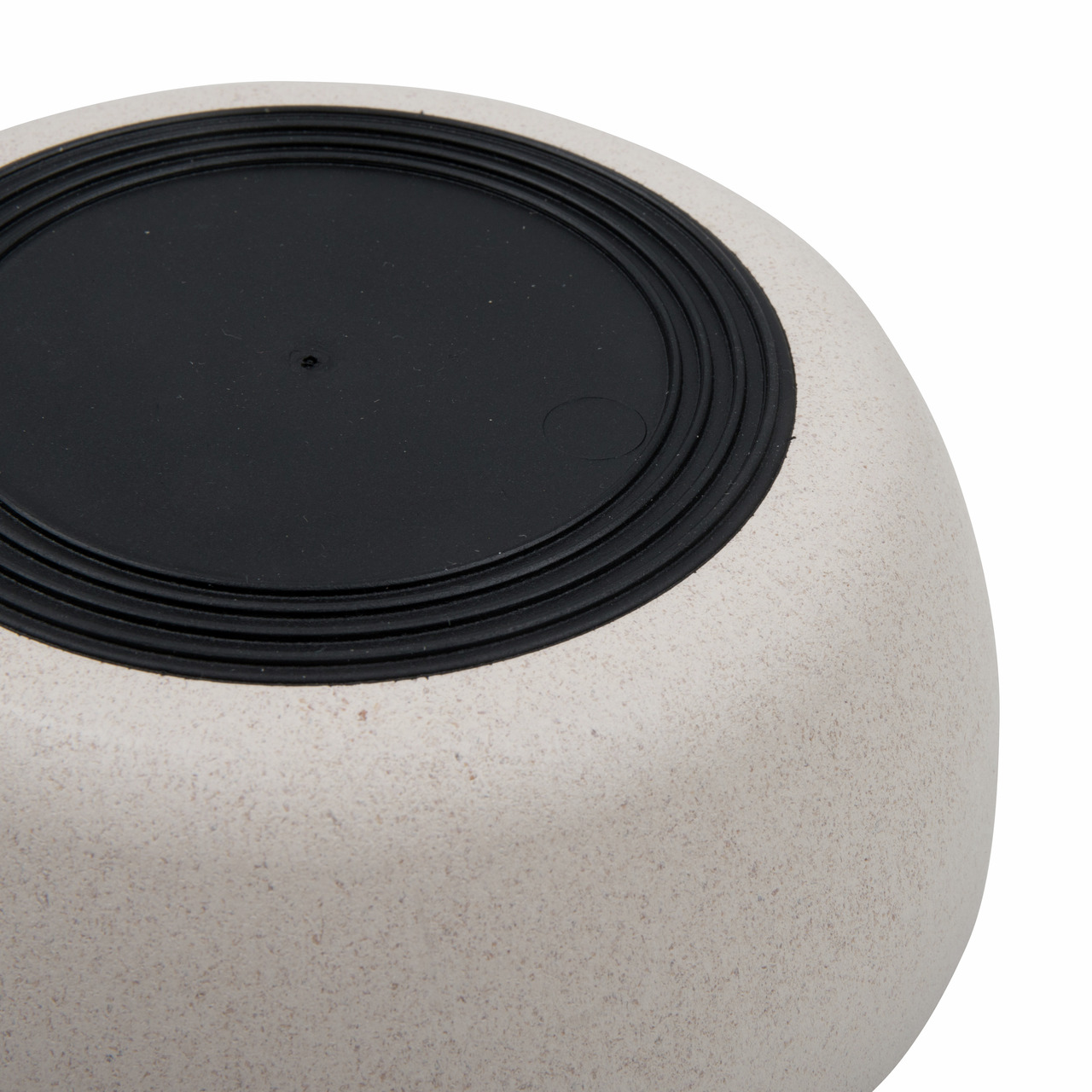 District 70 Futternapf, beige, rutschfeste Gummibasis, robust, leicht zu reinigen, für Hunde & Katzen, ideal für täglichen Gebrauch.