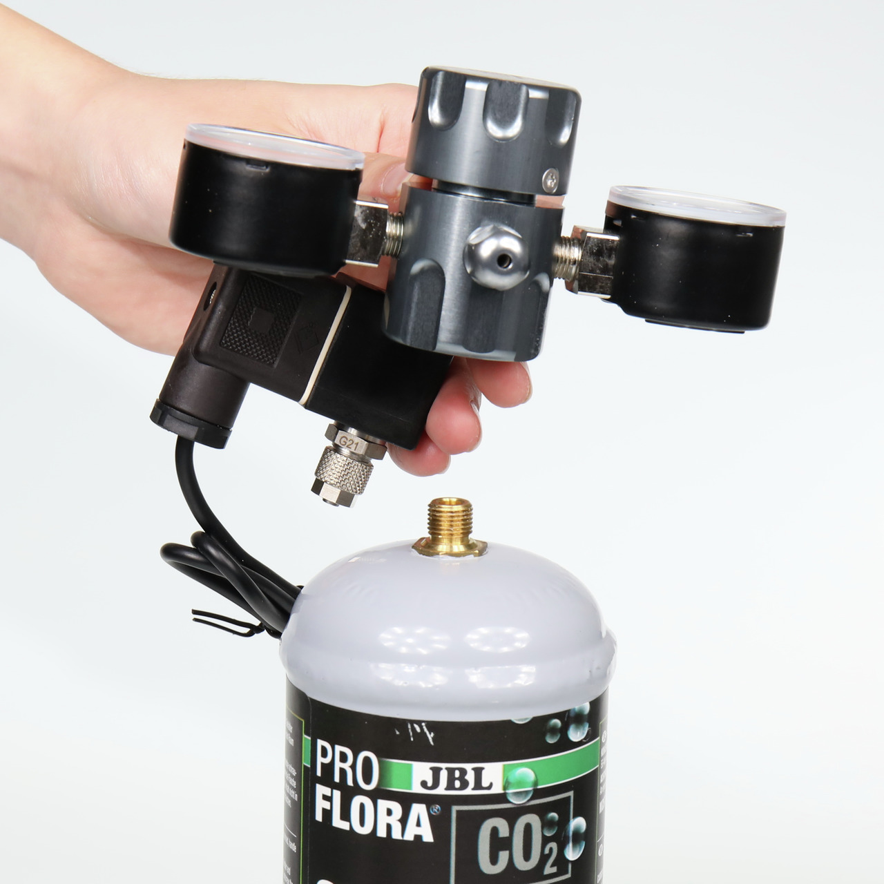 JBL ProFlora CO2-Druckminderer-Set, für Aquarienbesitzer, präzise CO2-Zufuhr, optimales Pflanzenwachstum, Zubehör, sichtbar: Bedienelemente.
