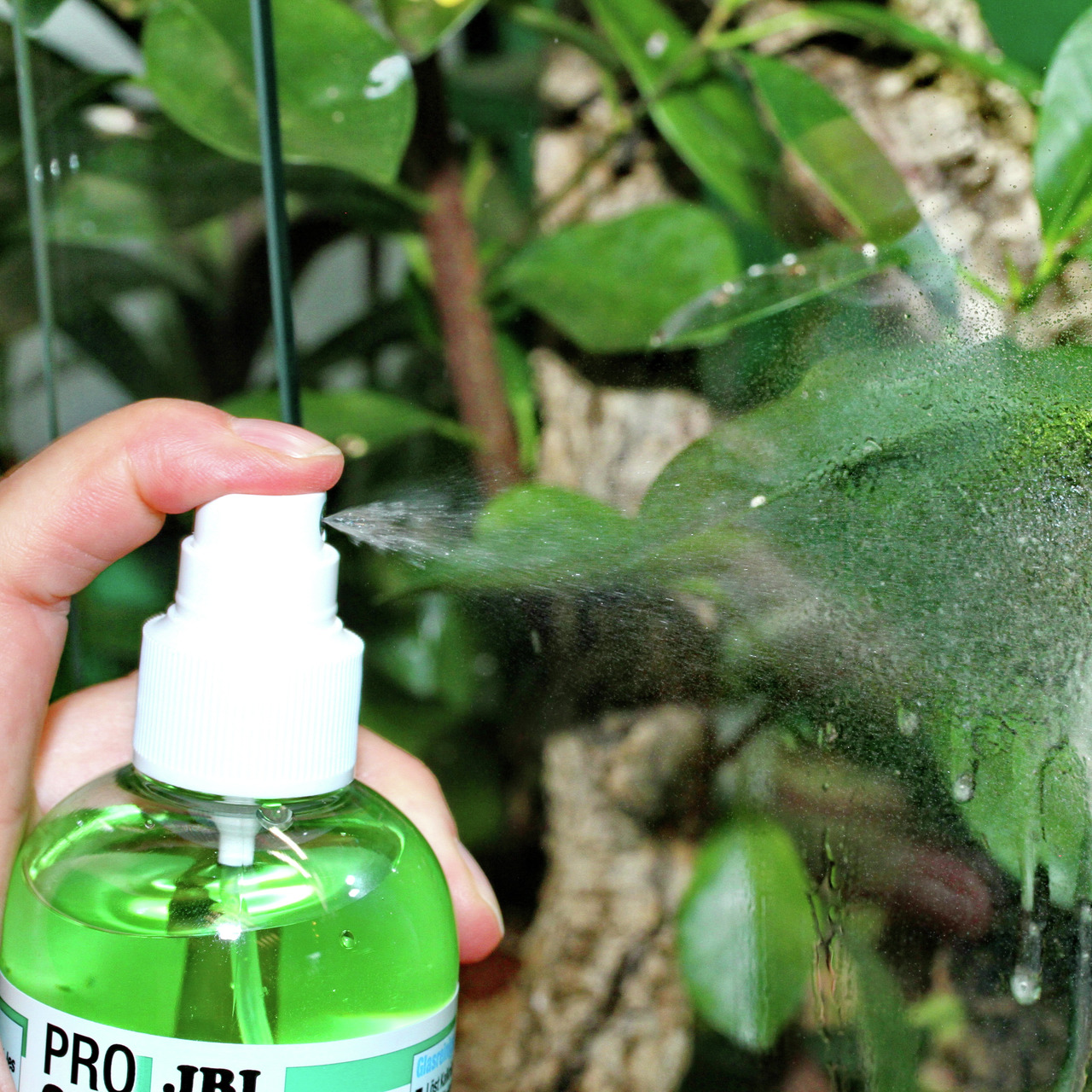 JBL Pro Clean Glas: Reiniger für Terrarienglas, für Terrarienbesitzer, grüne Flüssigkeit, 500 ml, sprüht effektiv auf Glas.
