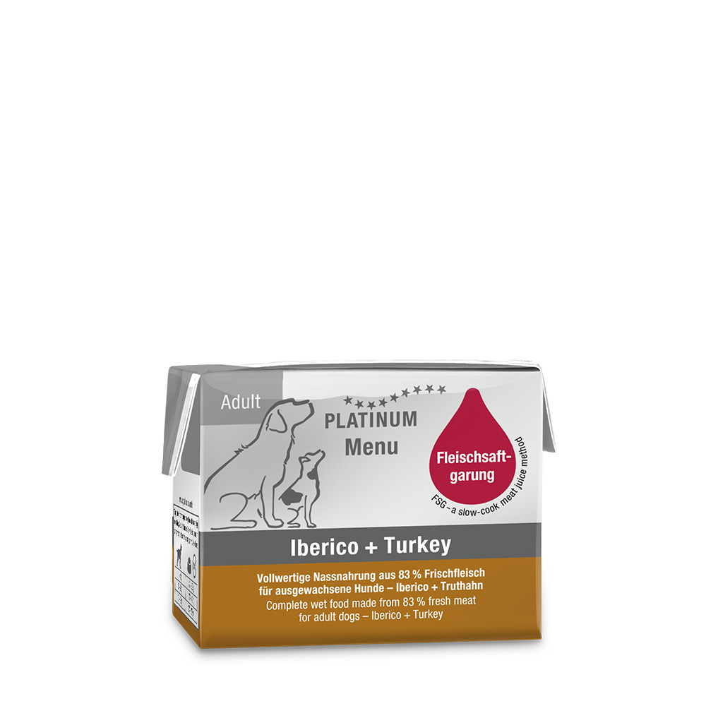 Das Bild zeigt eine Verpackung des Hundefutters „PLATINUM Menu Iberico + Turkey“. Es handelt sich um eine vollwertige Nassnahrung für ausgewachsene Hunde mit 83 % Frischfleischanteil. Die Geschmacksrichtung ist Iberico-Schwein und Truthahn. Die Verpackung