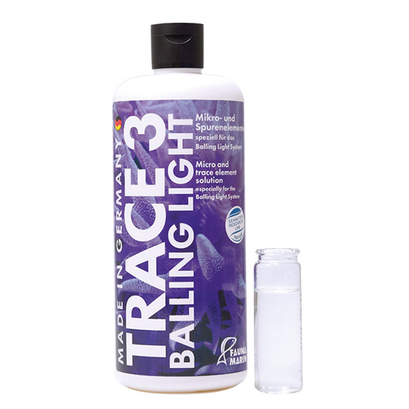 Das Bild zeigt eine Flasche des Produkts "Trace 3 Balling Light" der Marke Fauna Marin. Es handelt sich um eine Lösung mit Mikro- und Spurenelementen, speziell entwickelt für das Balling-Light-System in der Meerwasseraquaristik. Die Flasche hat ein modern