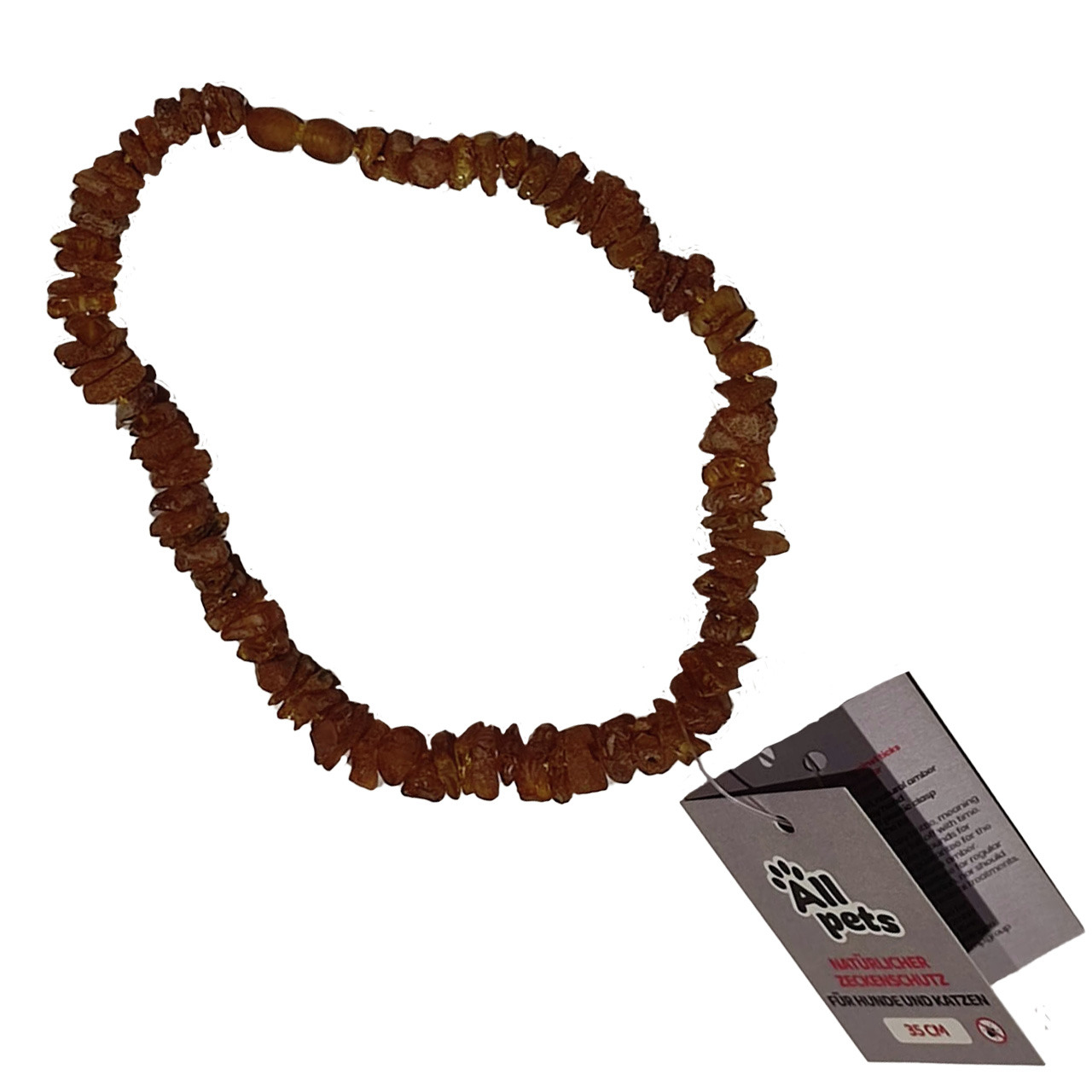 Das Bild zeigt ein Bernsteinhalsband der Marke Allpets, das als natürlicher Zeckenschutz für Hunde und Katzen dient. Das Halsband besteht aus braunen Bernsteinsteinen, die aufgereiht sind, und ist mit einem Etikett versehen, das die Produktinformationen e