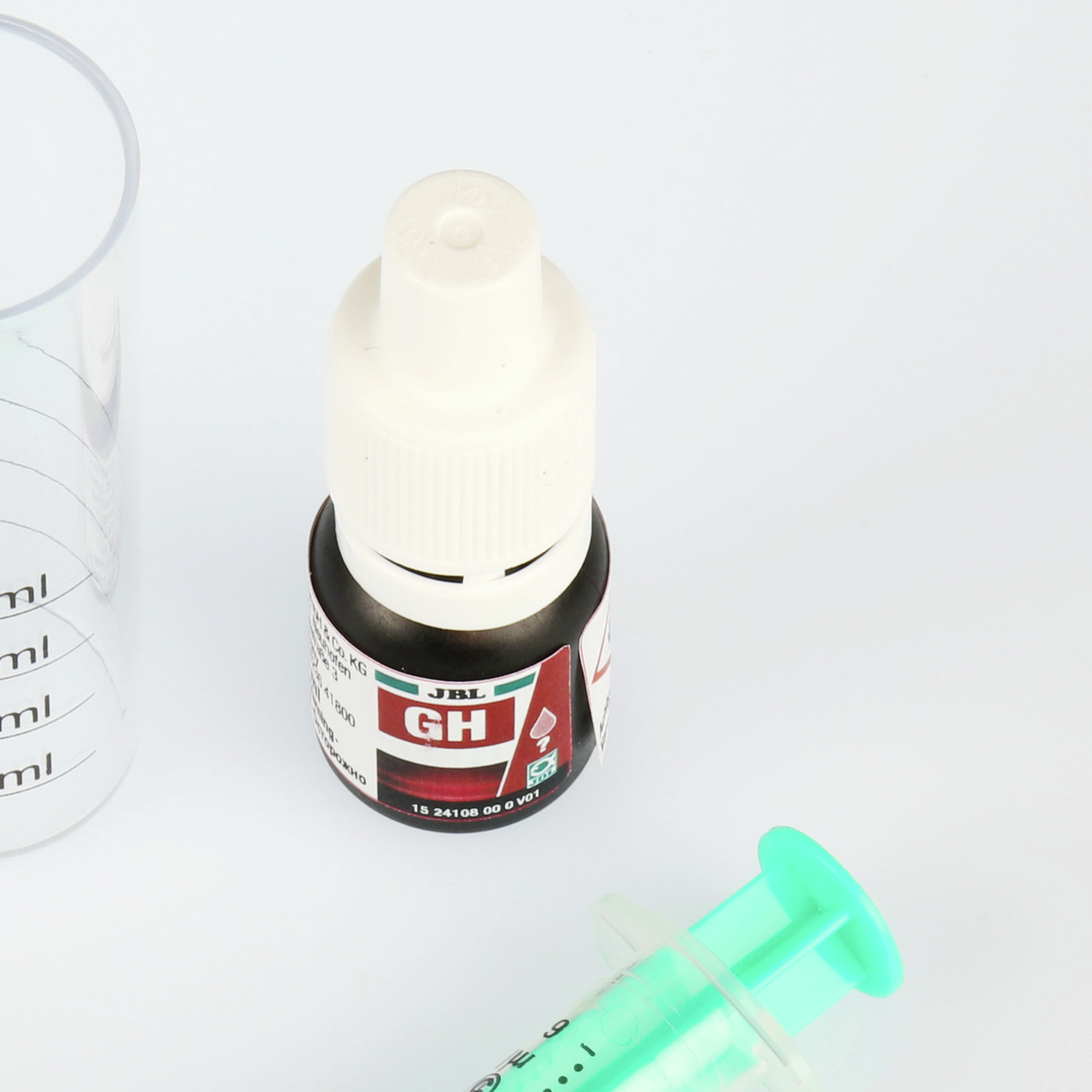 JBL GH-Test: Wassertest f. Gesamthärte in Aquarien/Teichen, 10 ml, inkl. Spritze & Messbecher, f. Aquarien-/Teichbesitzer.