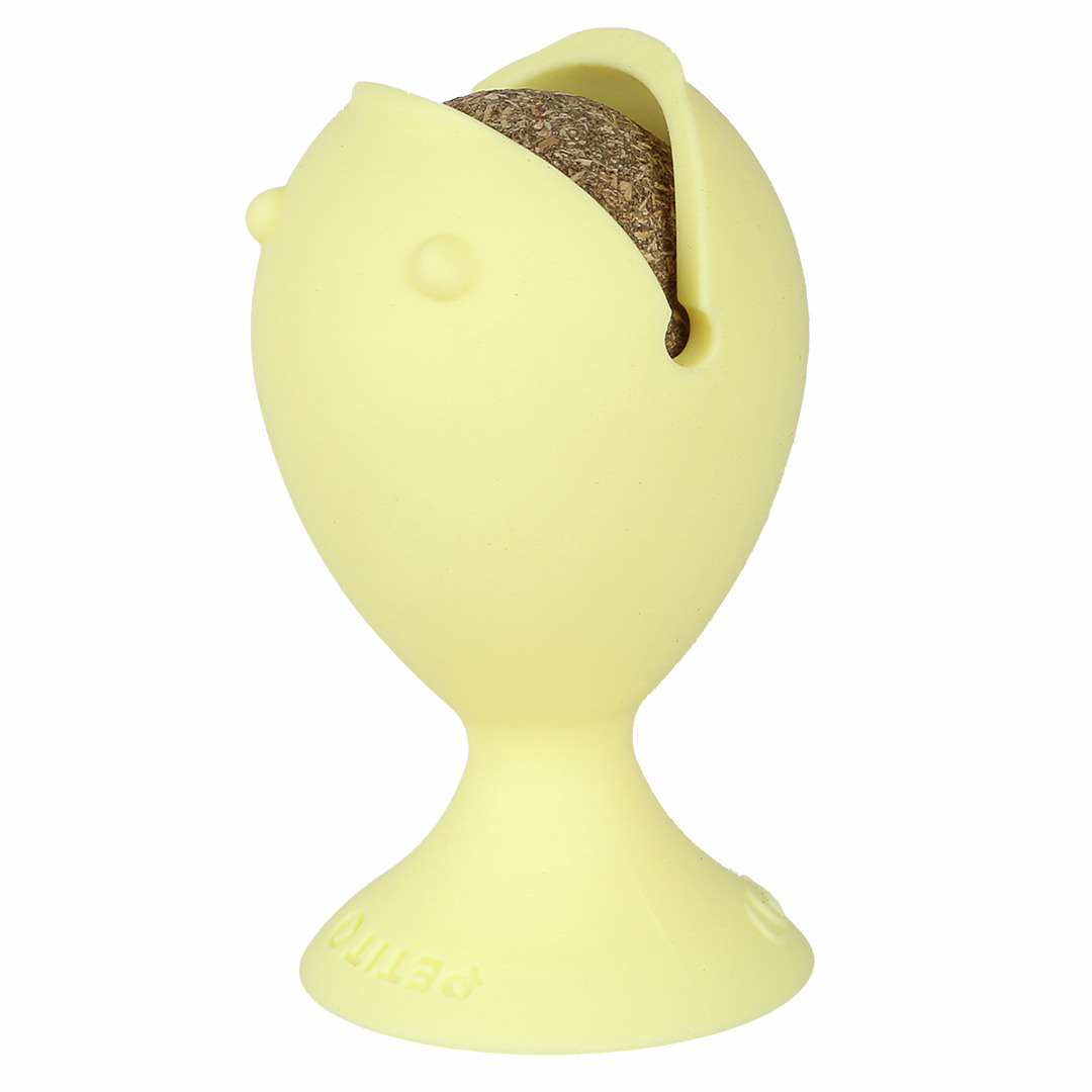 Gelbes Katzenspielzeug der Marke EBI, Modell "Petit", in Fischform mit integriertem Ball aus natürlichem Material. Geeignet für Katzen aller Altersgruppen, fördert Spiel und Bewegung. Der Ball besteht aus gepresstem Katzenminze-Material, das Katzen anzieh