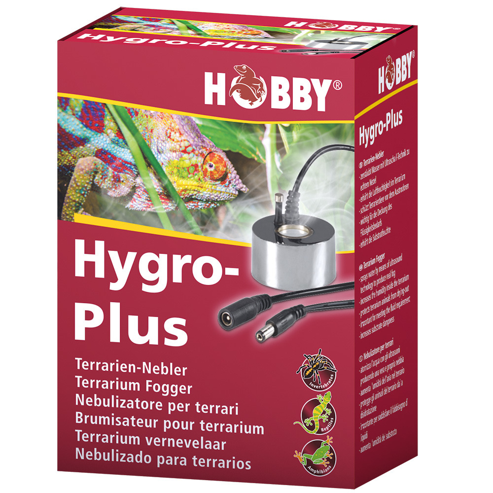 Das Bild zeigt die Verpackung des Produkts „Hobby Hygro-Plus“, einem Terrarien-Nebler für Reptilien und Amphibien. Die Zielgruppe sind Terrarienbesitzer, die eine optimale Luftfeuchtigkeit für ihre Tiere schaffen möchten. Die Verpackung ist rot und zeigt 