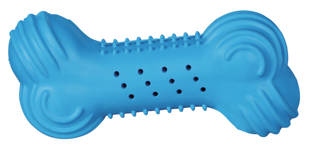 Ein blaues Hundespielzeug in Knochenform der Marke TRIXIE, speziell für Hunde entwickelt. Es besteht aus robustem Gummi und hat eine strukturierte Oberfläche mit Noppen und Löchern, die das Kauen fördern und die Zahnpflege unterstützen. Ideal für mittelgr