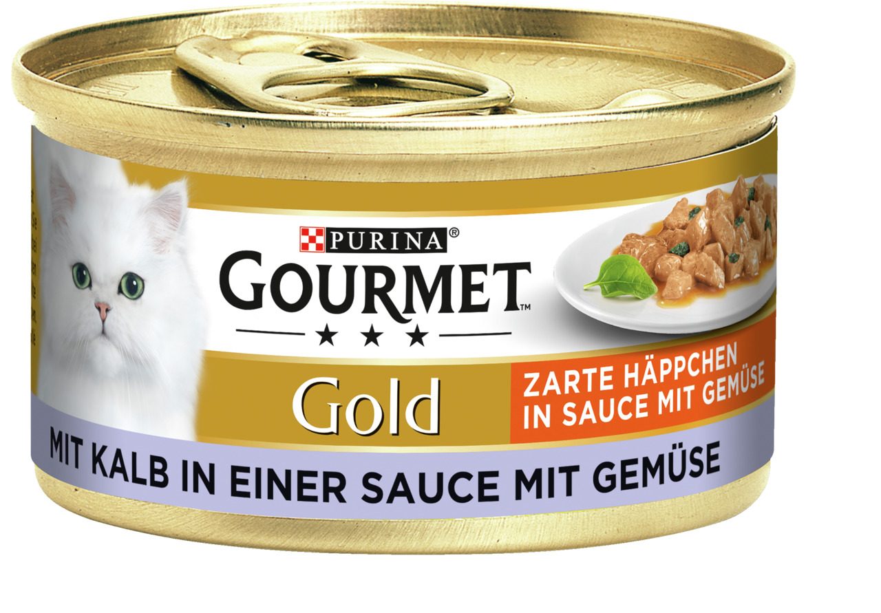 Das Bild zeigt eine goldene Dose des Katzenfutters „GOURMET Gold“ von Purina. Es handelt sich um „Zarte Häppchen in Sauce mit Gemüse“ mit Kalbgeschmack. Die Zielgruppe sind Katzen. Auf der Dose ist ein weißes Katzenmotiv abgebildet, daneben eine Portion d
