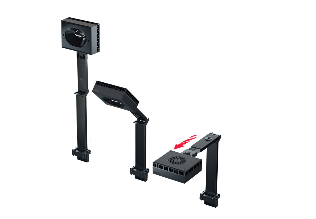 Das Bild zeigt die Red Sea ReefLED 90 Universal-Montagehalterung, ein Zubehör für Aquarienbeleuchtung. Die Halterung ist in Schwarz gehalten und besteht aus mehreren verstellbaren Armen, die eine flexible Positionierung der LED-Leuchte ermöglichen. Sie is