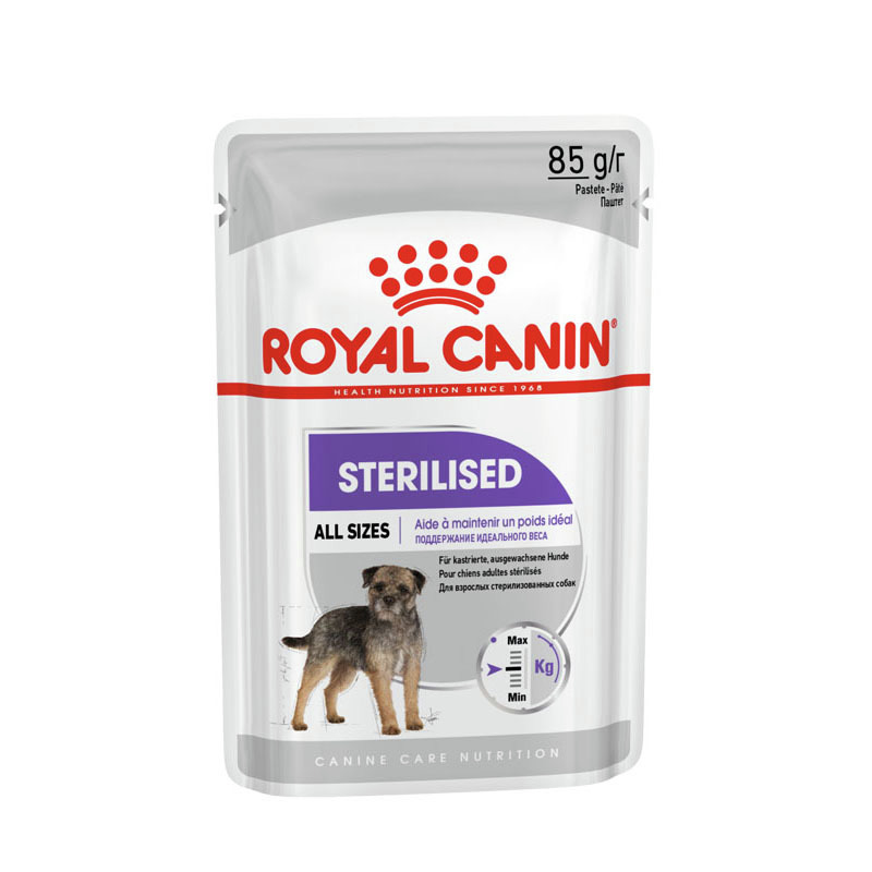 Das Bild zeigt eine 85 g Packung des Hundefutters „ROYAL CANIN Sterilised All Sizes“ in Pastetenform. Es ist speziell für kastrierte, ausgewachsene Hunde aller Größen entwickelt, um ein ideales Gewicht zu unterstützen. Die Verpackung ist weiß mit rotem Lo