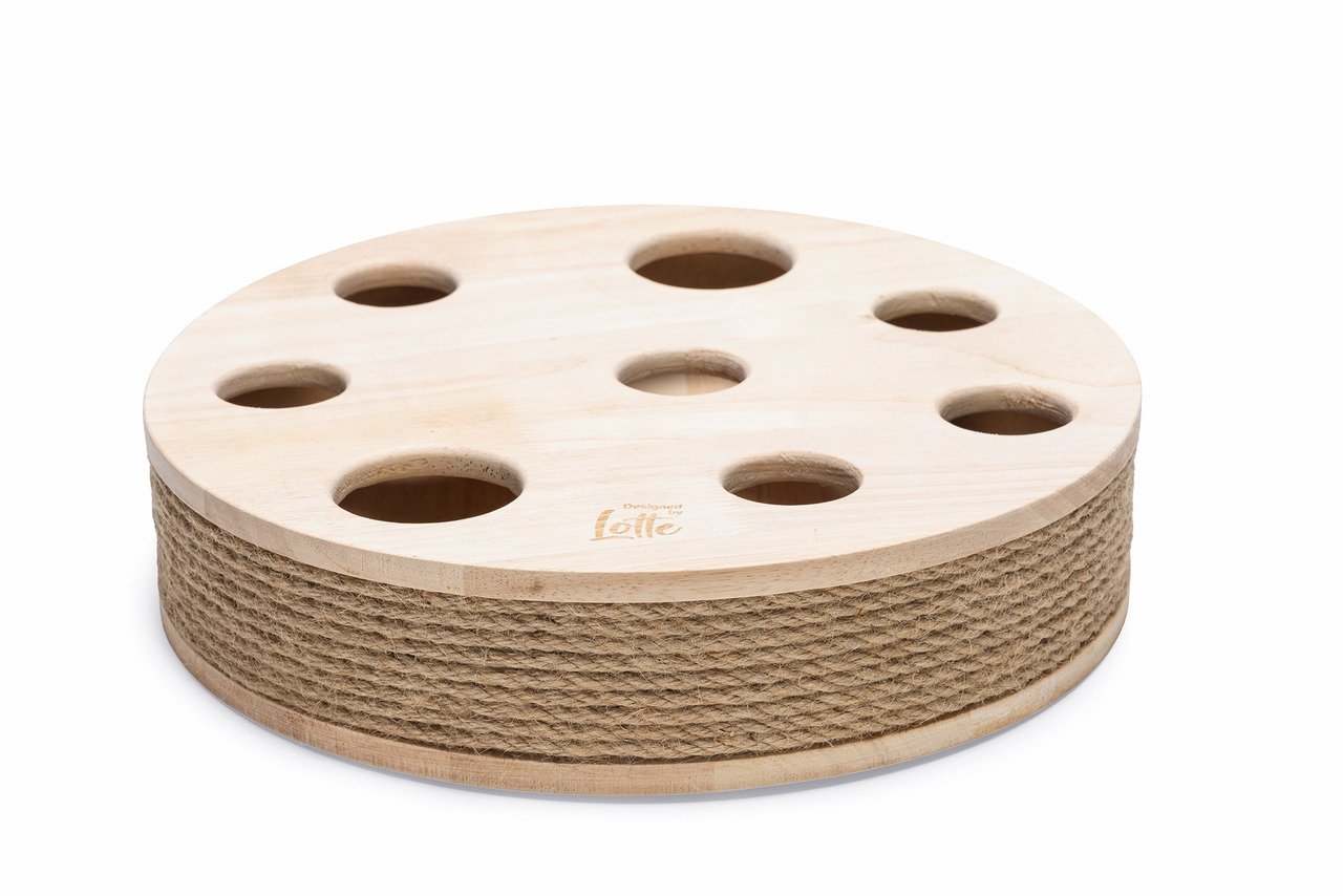 Katzenspielzeug „Designed by Lotte“, Holz, Löcher für Spiel & Stimulation, Seil als Kratzfläche, für alle Katzen.