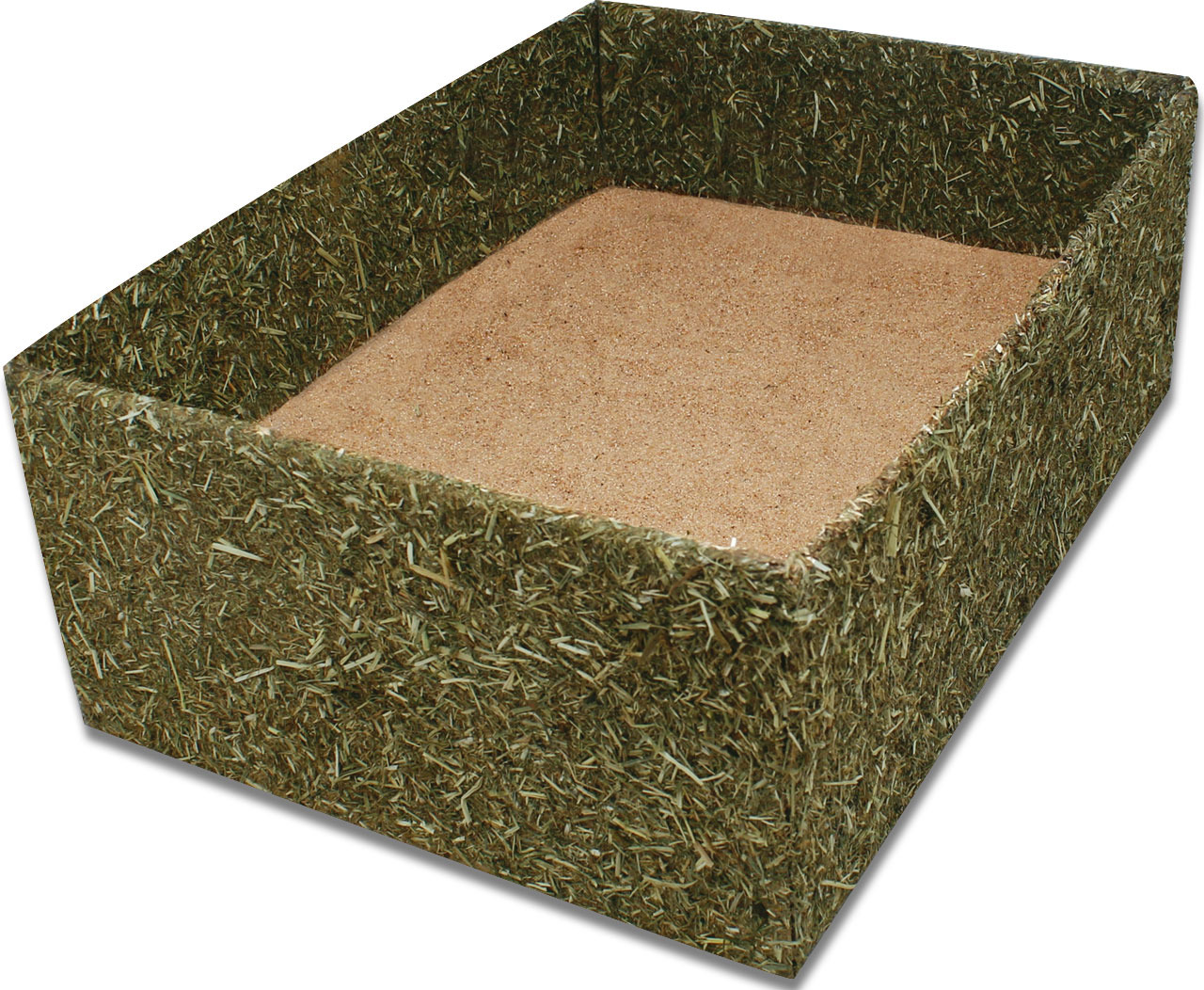 Das Bild zeigt das Produkt "JR FARM Heubett mit Sandfüllung", ein Zubehör für Kleintiere wie Hamster oder Mäuse. Es besteht aus einem rechteckigen Bett aus gepresstem Heu, das mit Sand gefüllt ist. Ideal für die Fellpflege und zum Buddeln. Zielgruppe: Kle