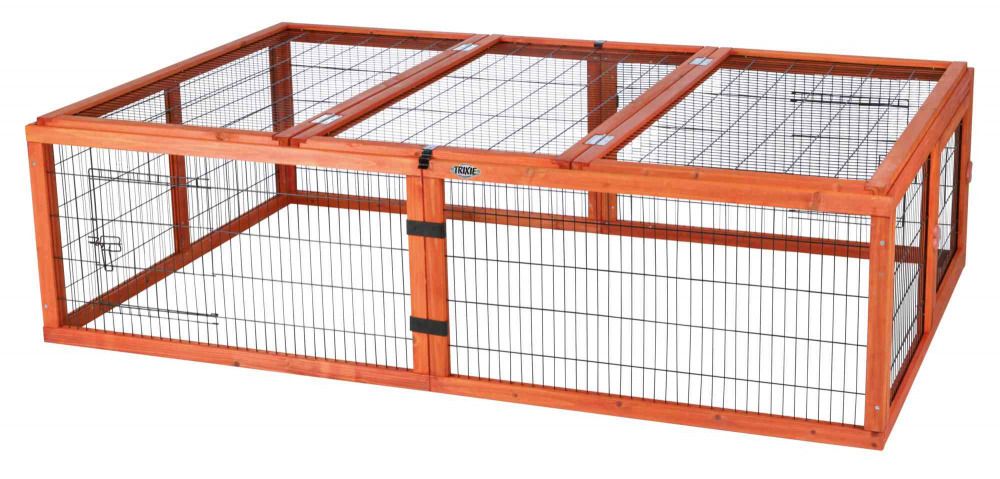 Das Bild zeigt das TRIXIE Freigehege Natura für Kleintiere, geeignet für Kaninchen und Meerschweinchen. Es besteht aus einem stabilen Holzrahmen mit verzinktem Gitter und bietet eine großzügige Fläche für Bewegung. Die Maße betragen ca. 174 × 109 × 48 cm.
