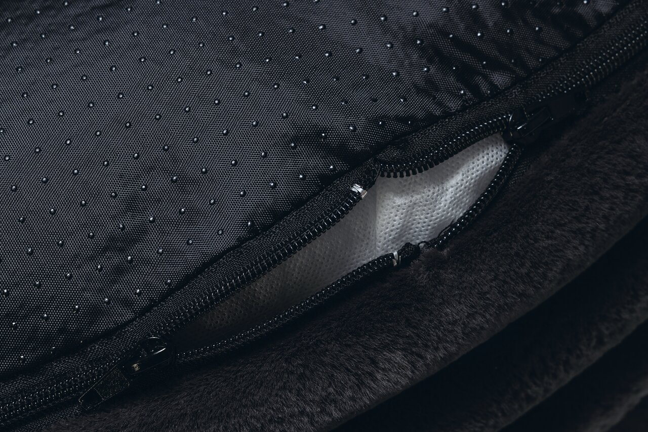 Designed by Lotte Katzensofa für Katzen, Farbe Grau, bequemes Design, ideal zum Relaxen, Maße erkennbar: ca. 50x30 cm.