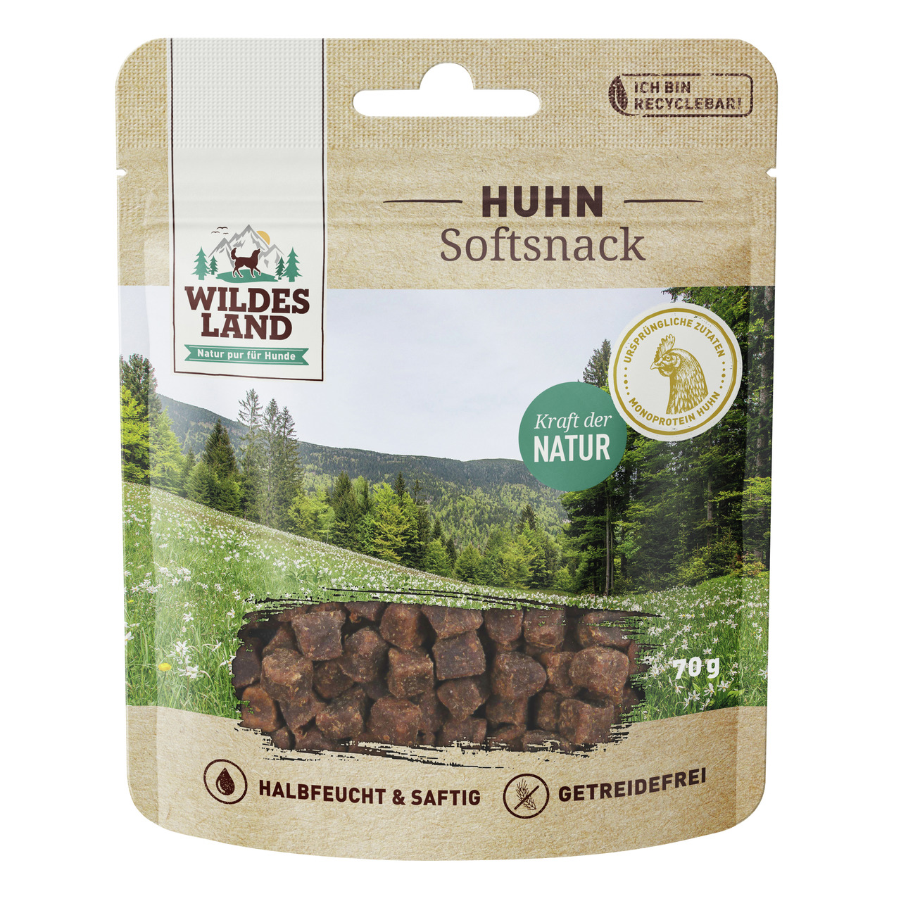 Das Bild zeigt eine Verpackung des Produkts „Wildes Land Huhn Softsnack“ für Hunde. Die 70 g Packung enthält halbfeuchte, saftige und getreidefreie Snacks mit Huhn als Monoprotein. Die Verpackung ist recycelbar und betont natürliche Zutaten. Im Hintergrun