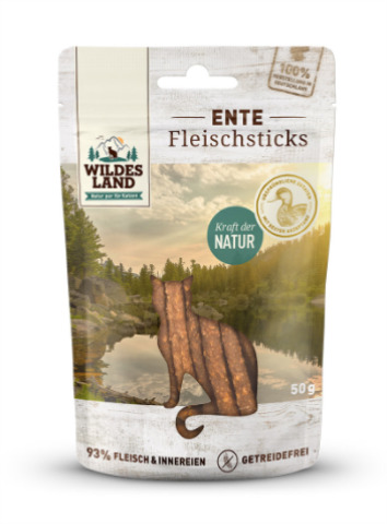 Das Bild zeigt eine Verpackung des Produkts „Wildes Land Ente Fleischsticks“. Es handelt sich um getreidefreie Snacks für Katzen, bestehend aus 93 % Fleisch und Innereien. Die Geschmacksrichtung ist Ente. Die Verpackung enthält 50 g und hebt die natürlich